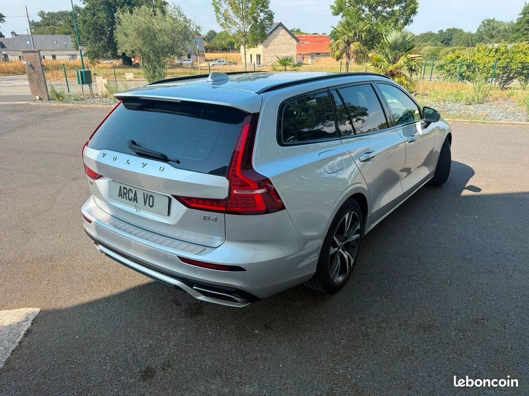 VOLVO V60 - B4 - 2.0 - 197 ch - Finition PLUS STYLE DARK - TVA RECUPERABLE (image 4)