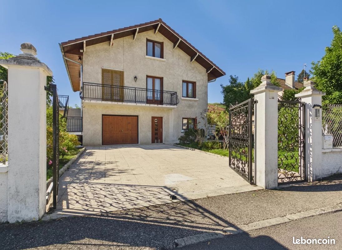 Maison 7 pièces 180 m² · à Izeaux · 180 m² · 318 000 €