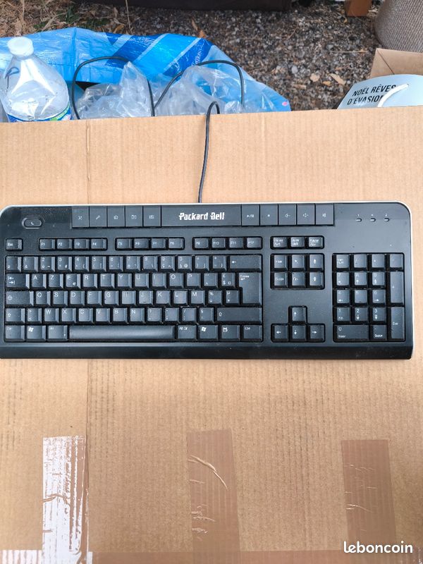 Clavier ordinateur AZERTY (image 1)