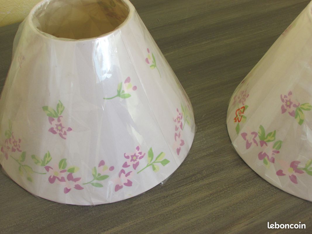 Petits abats jours NEUFS (le lot de deux) (image 3)