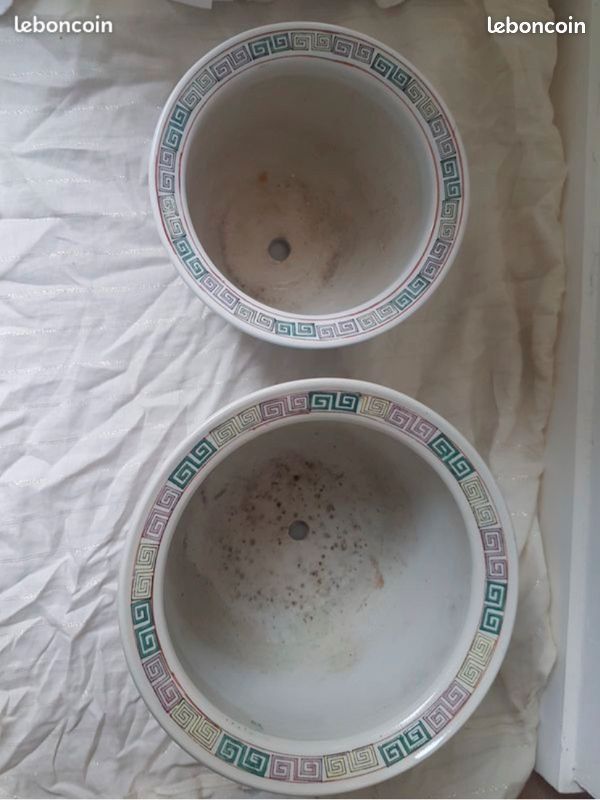 Chine- Paire de Caches Pots en Porcelaine Signés (image 6)