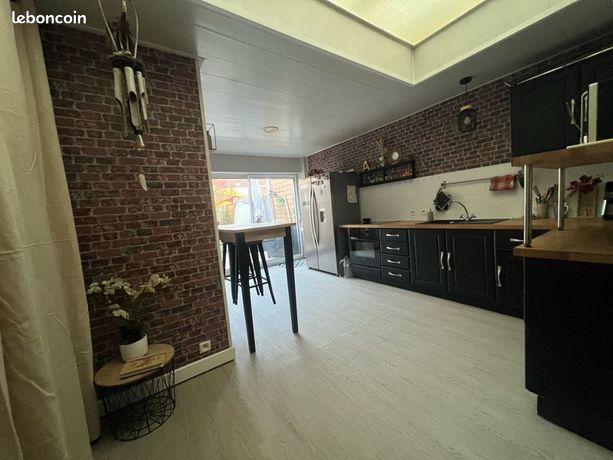 Maison avec jardin et garage sécurisé