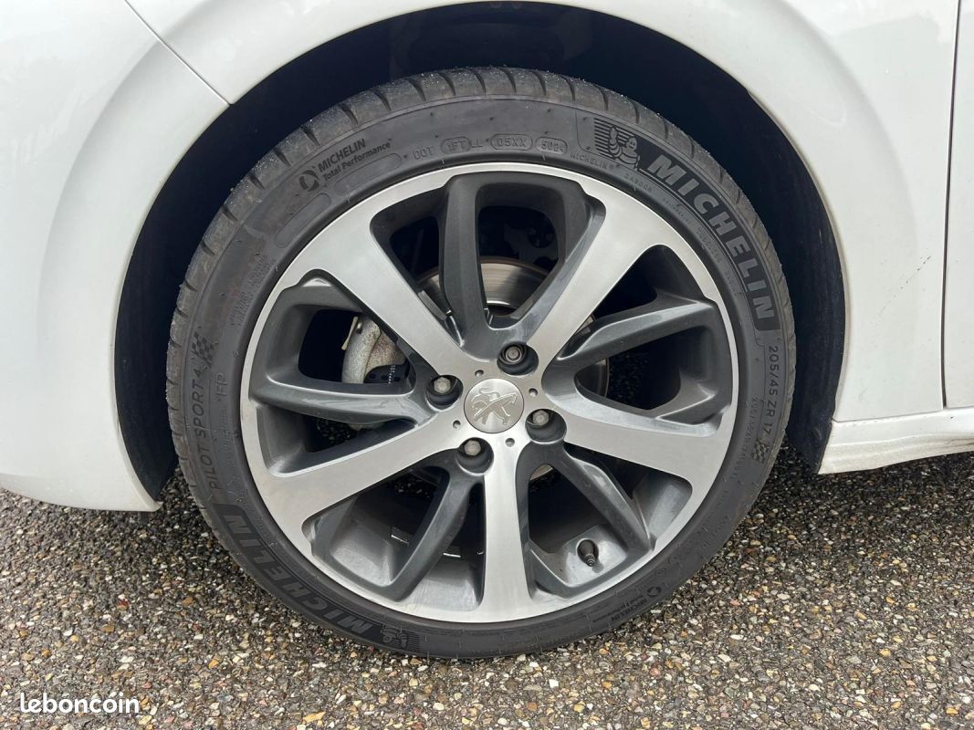 Peugeot 208 1.2 puretech 110ch feline 5cv 5p (image 19)