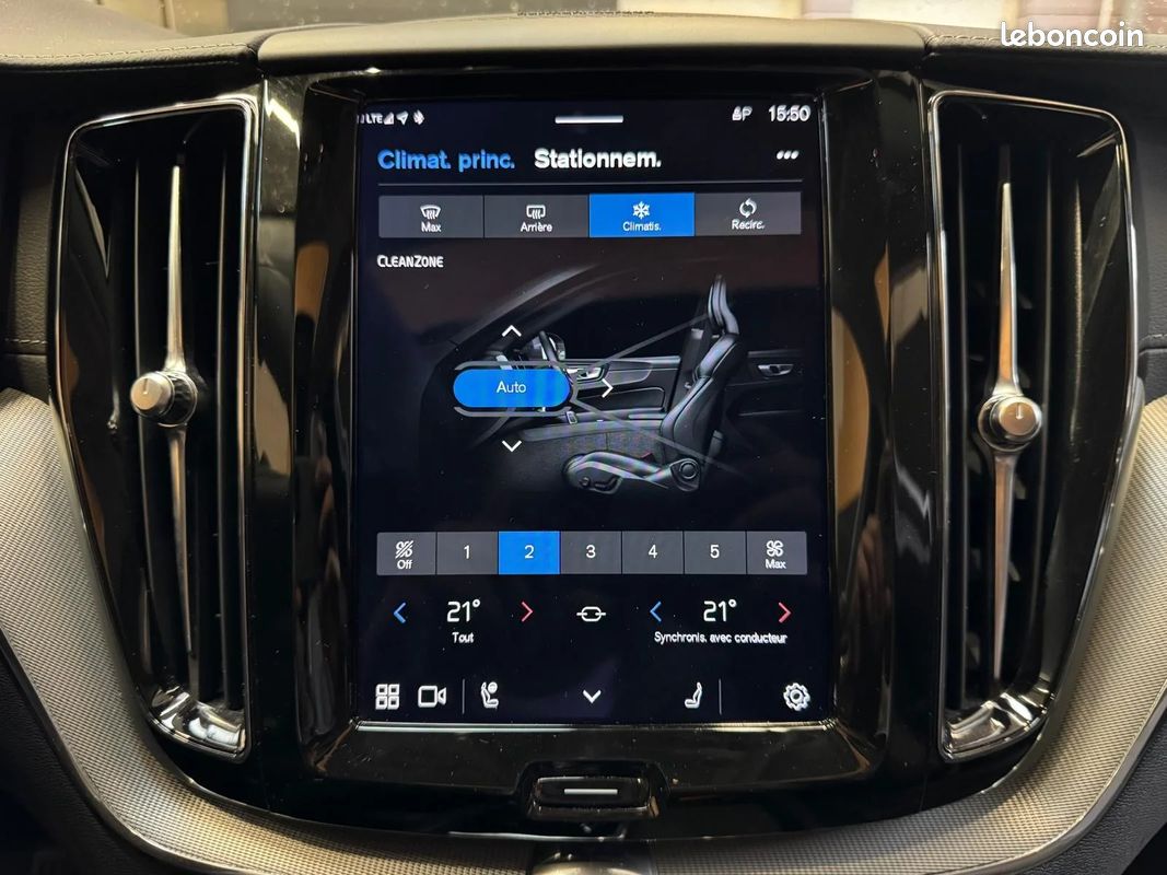 VOLVO XC60 T6 Recharge AWD 253 ch + 145 ch Geartronic 8 Ultimate Style Dark - 1ère main - Toit ouvrant - Sièges chauffants - Caméra 360 (image 28)