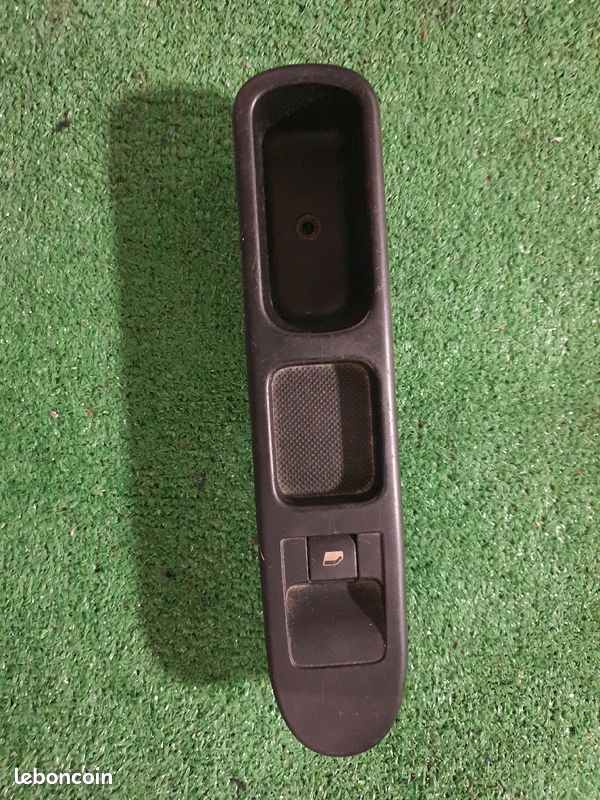 Bouton Lève-vitre Avant Passager Peugeot 307 HDI 2002 - Pièce D'occasion Originale