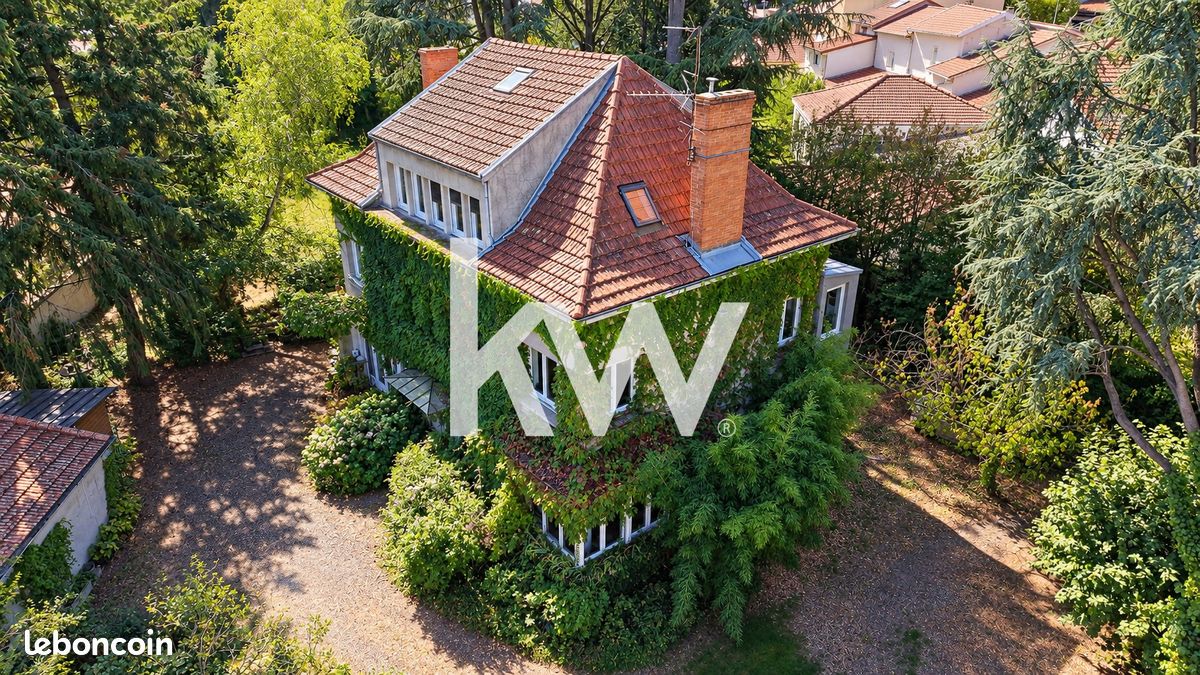 Maison 8 pièces 252 m² · à Andrézieux-Bouthéon · 252 m² · 649 000 €
