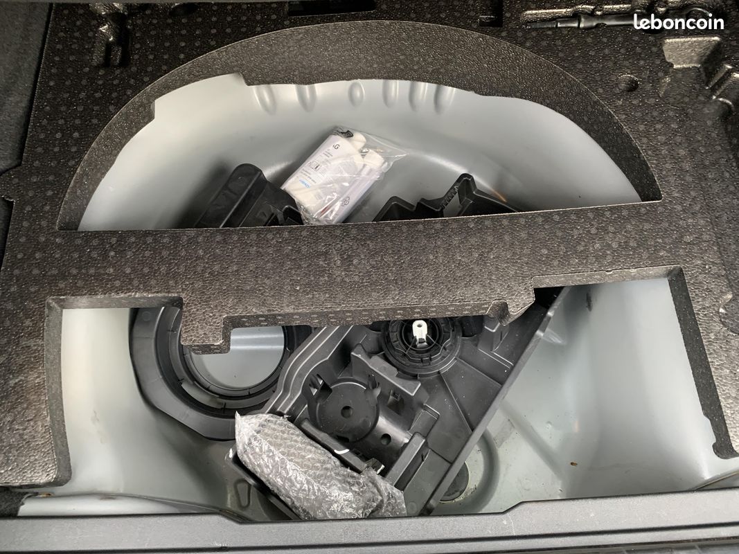 PEUGEOT 2008 1.2 PureTech 110ch S&S EAT6 GT Line (image 20)