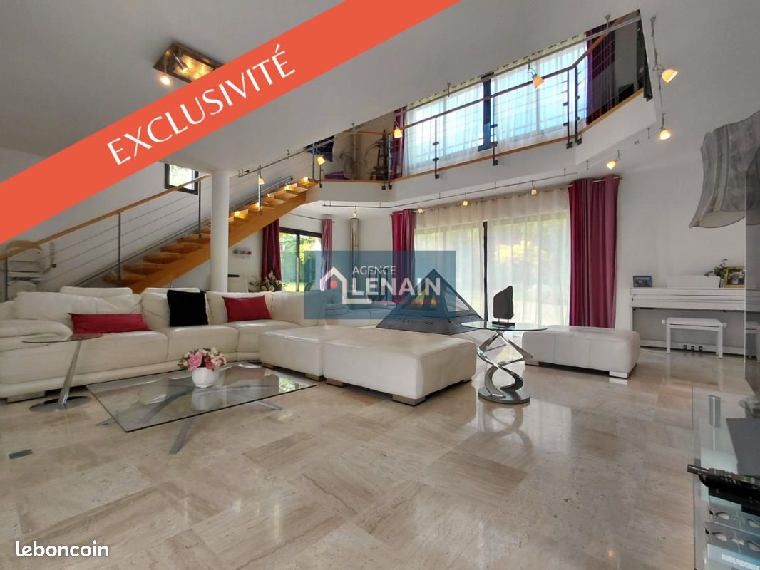Maison 11 pièces 354 m² · à Les Herbiers · 354 m² · 582 400 €