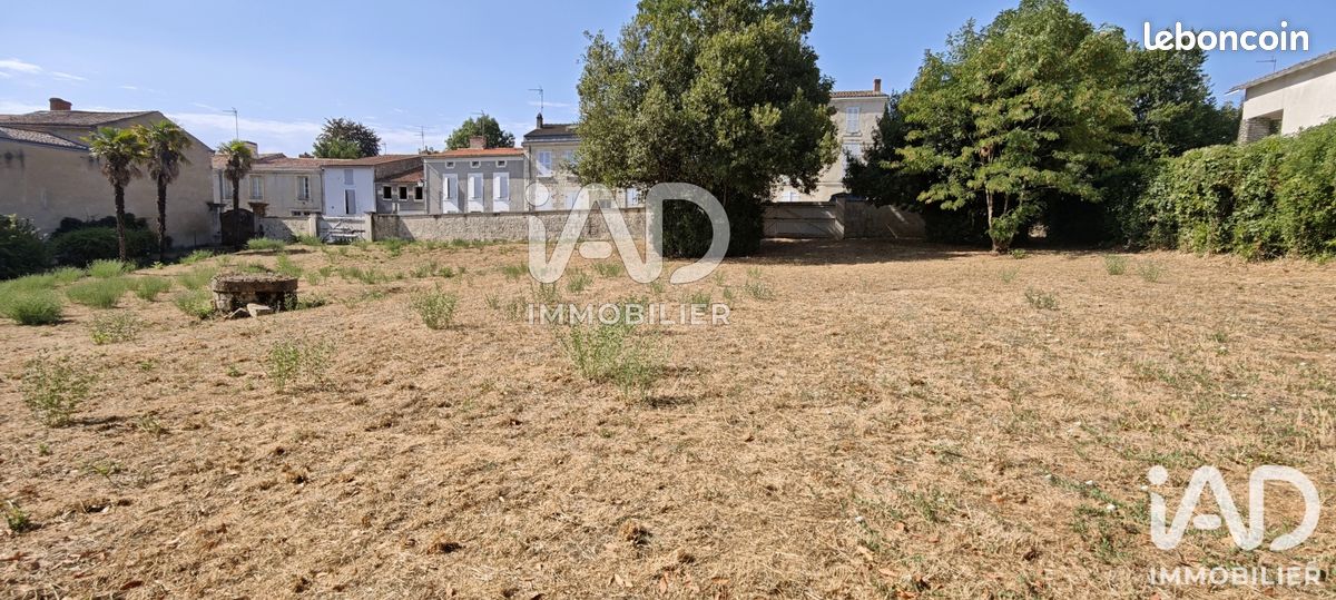 Terrain 1636 m² · à Fontenay-le-Comte · 1 636 m² · 165 000 €