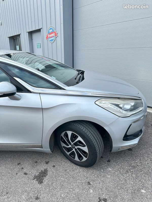 Citroën DS5 1.6 e-HDi 120ch Chic / distribution neuf / 2eme main / Caméra de recul (image 14)