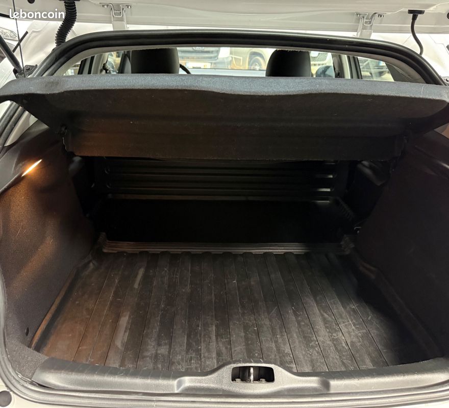 C4 cactus societe feel nav hdi 100 67.060 km 8.825 ht (10.590 ttc) (image 4)