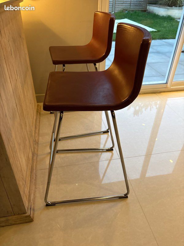Chaise haute cuir rouge (image 1)