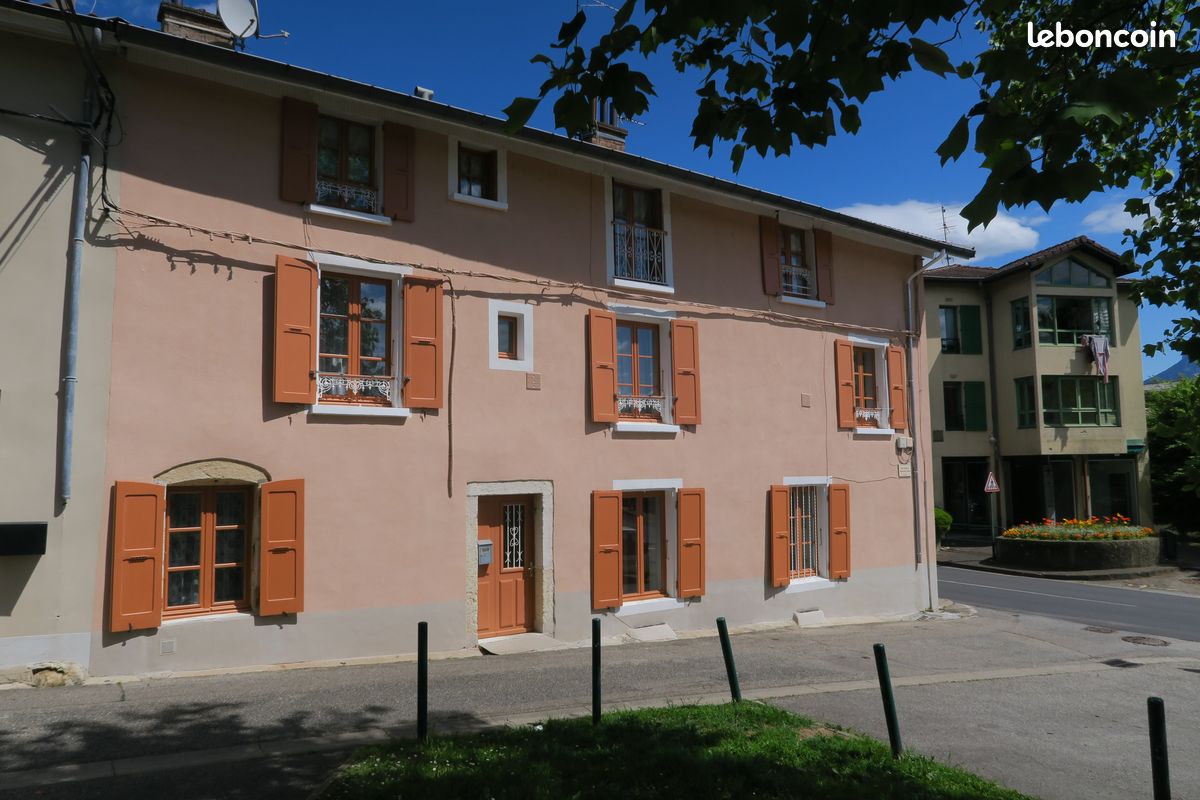 Maison 8 pièces 177 m² · à Tullins · 177 m² · 150 000 €