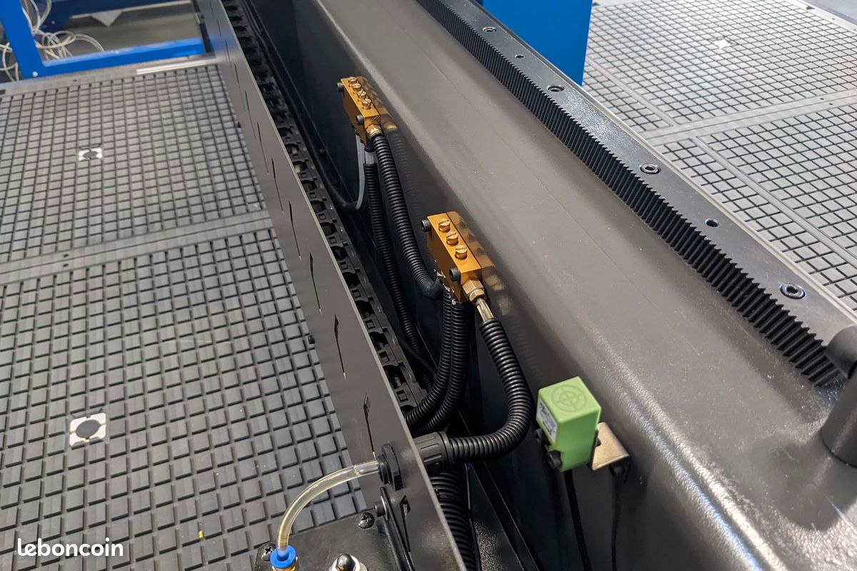 CNC H3000 / H3000 VAC Industrielle 1250x2500 à 2000x3000 – Table à vide – Fabrication Européenne (image 4)
