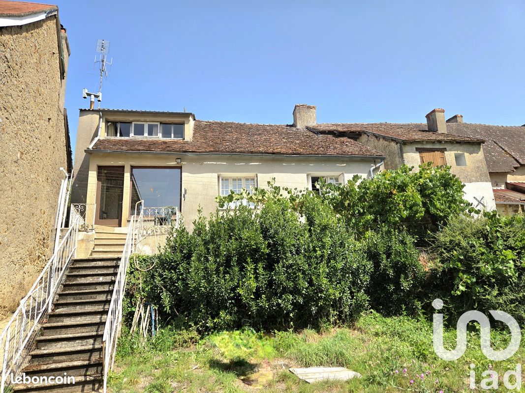 Maison 6 pièces 105 m² · à Thollet · 105 m² · 49 900 €
