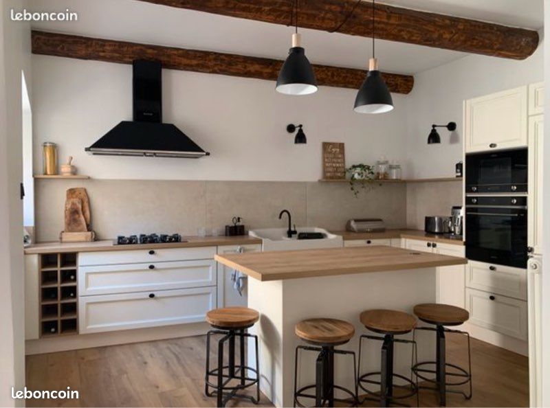 Maison 9 pièces 220 m² · à Pernes-les-Fontaines · 220 m² · 430 000 €