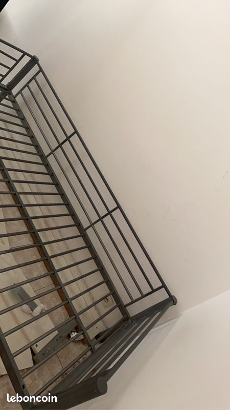 Lit (image 1)