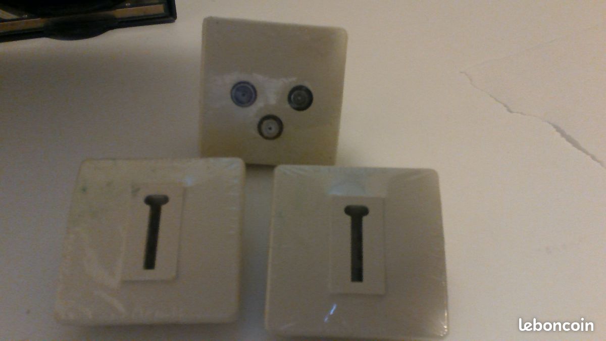 Prises lot de 3 (image 1)