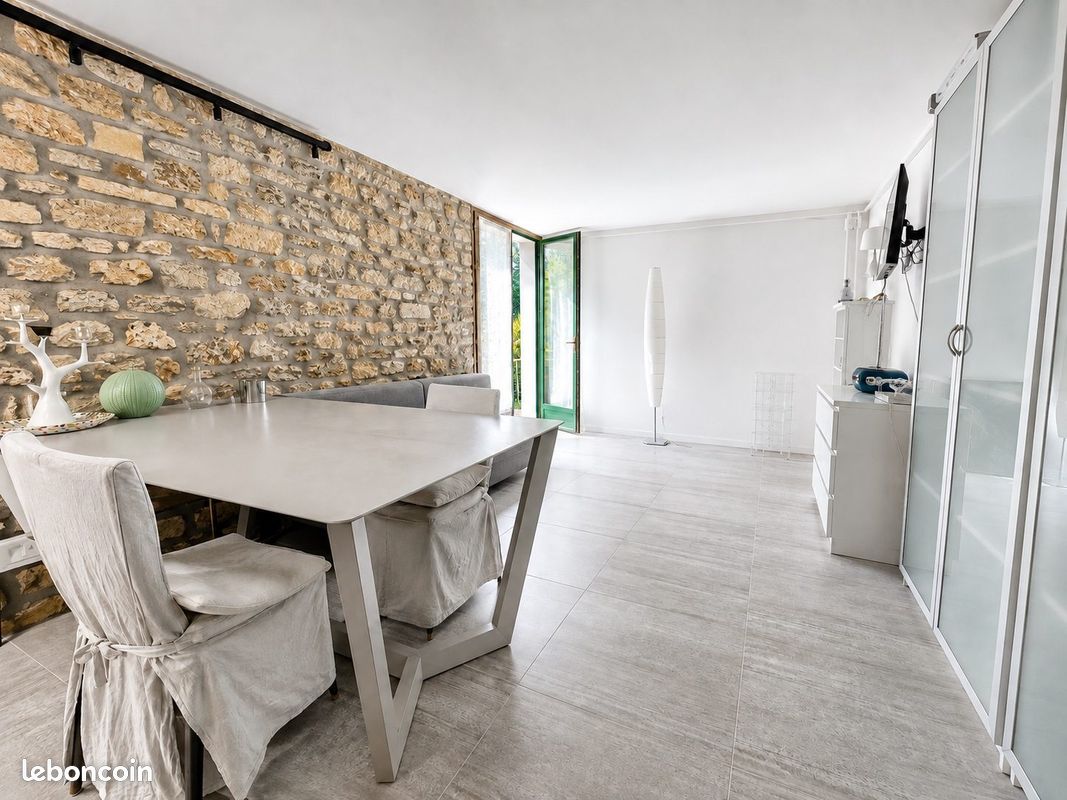 Appartement 1 pièce 25 m² · à Marnes-la-Coquette · 25 m² · 750 €