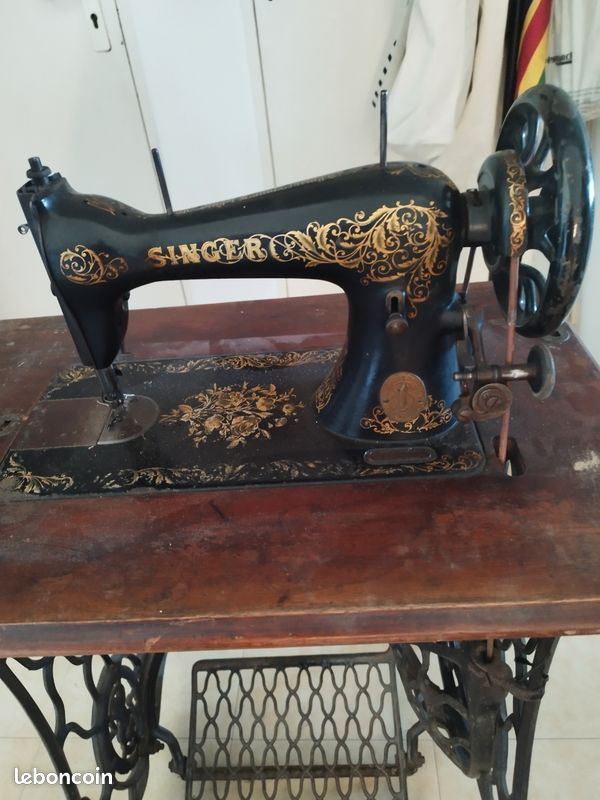 Machine à coudre Singer ancienne à pédalier - meuble bois complet (image 2)