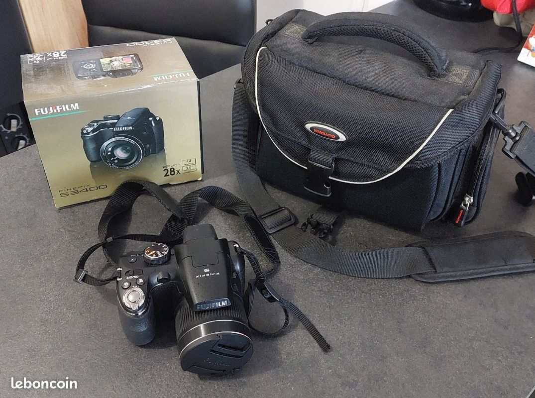 Appareil photo bridge Fujifilm Finepix S3400 sacoche Photo