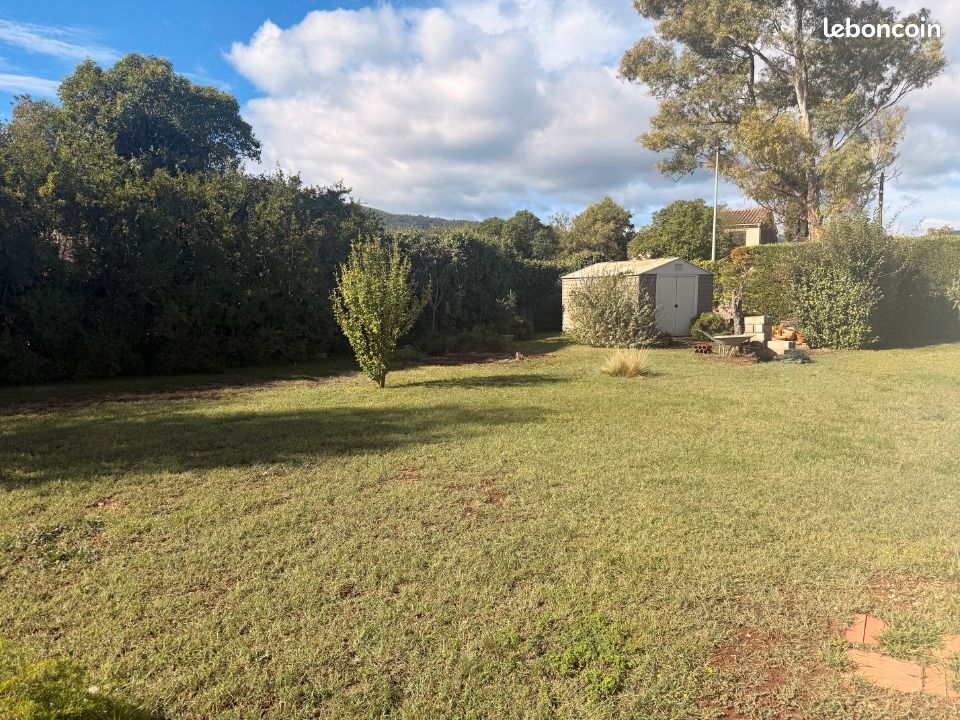 Terrain 730 m² · à Solliès-Pont · 210 000 €