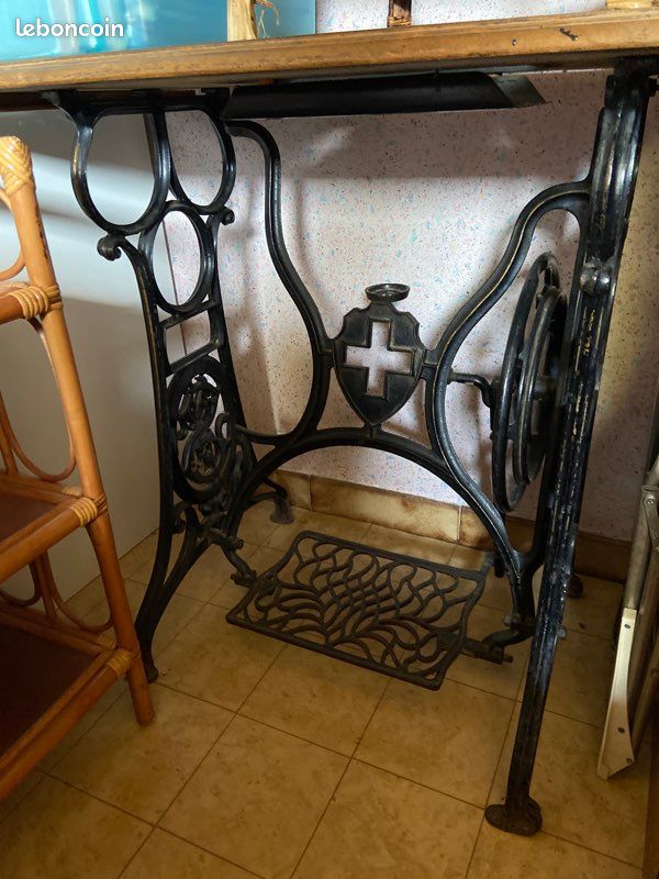 Table de machine à coudre (image 2)