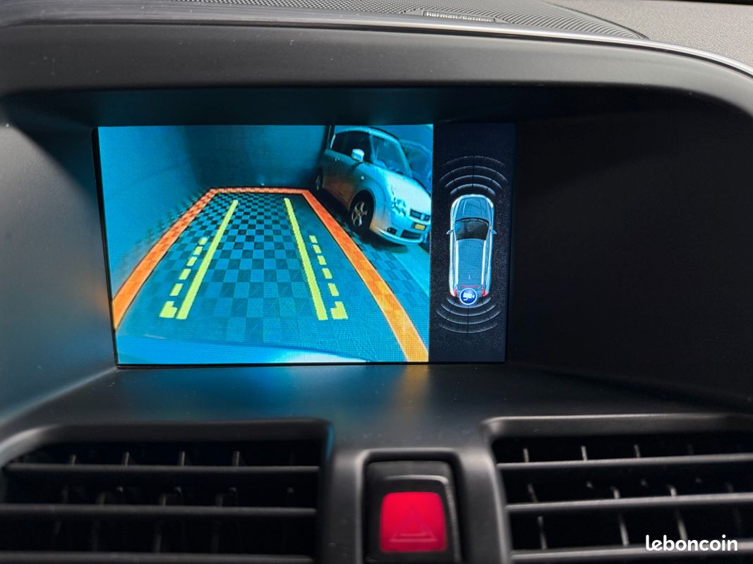 VOLVO XC60 2.0 D4 190Ch SIGNATURE EDITION BVA - TOIT OUV ELEC - CAMERA RECUL - SIEGES CHAUFF - HARMAN-KARDON (image 10)