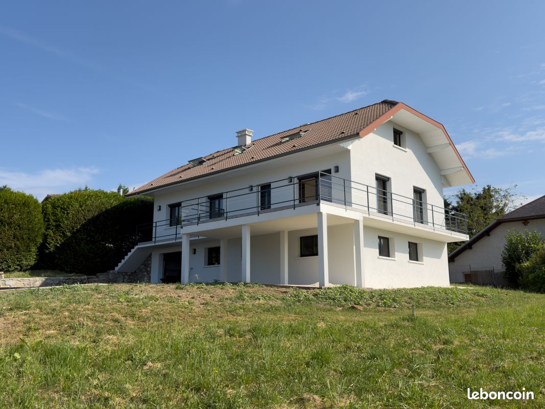 Maison 6 pièces 182 m² · à La Biolle · 182 m² · 747 000 €