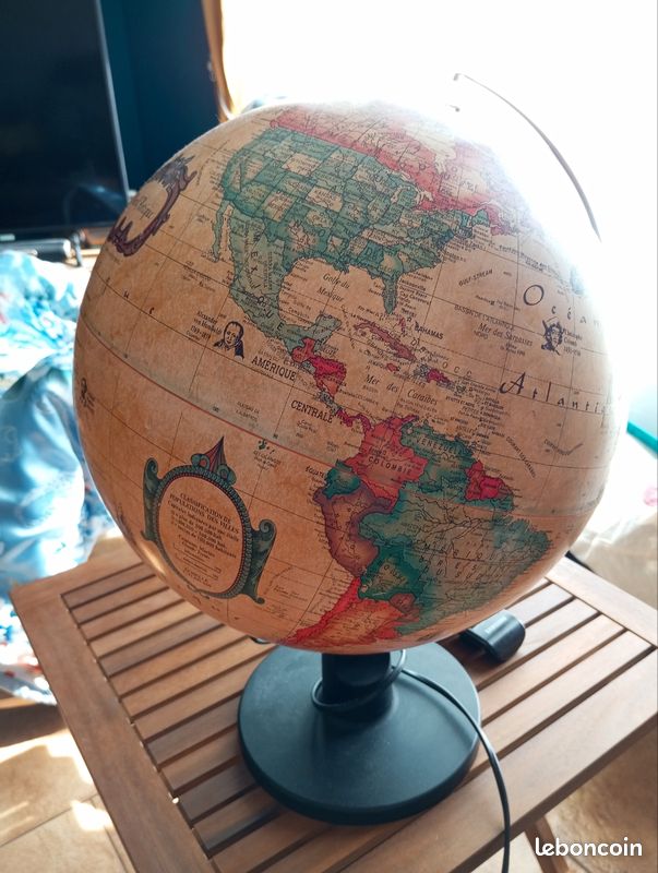 Globe terrestre qui s'allume (image 1)