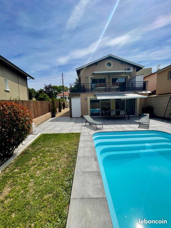 Maison 8 pièces 166 m² · à Bron · 166 m² · 658 000 €