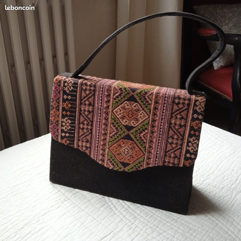 Pochette à main brodé (image 1)