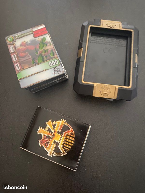 Lot de 62 cartes Redakai avec boîte et carte pour les combats (image 1)