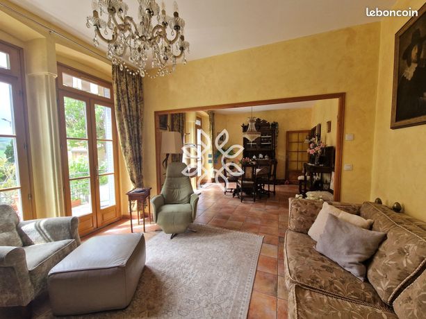 Propriété 10 pièces 182 m²