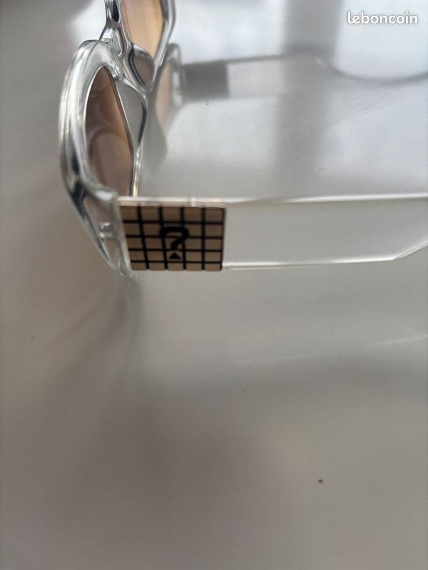 Lunettes de soleil Guess - neuves (image 7)