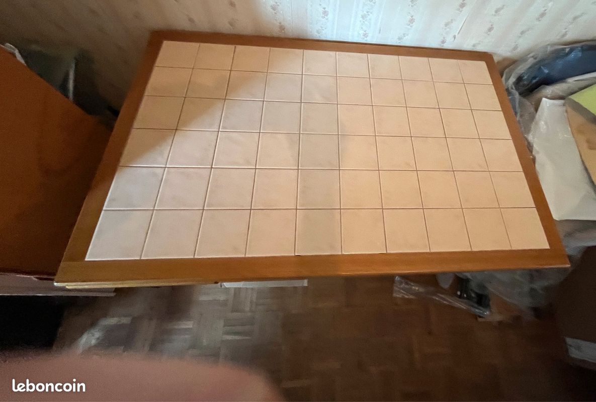 Table carrelé en bois avec rallonge (image 1)