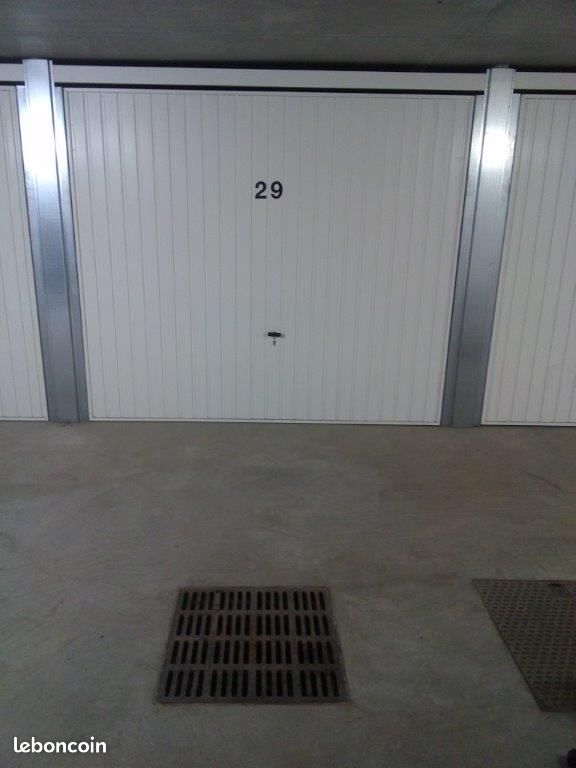 Parking 13 m² · à Chaponost · 13 m² · 90 €/mois