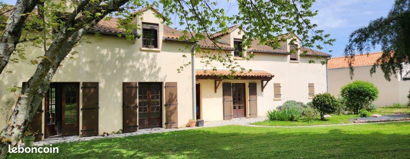 Maison 8 pièces 225 m² · à Chauray · 225 m² · 350 000 €