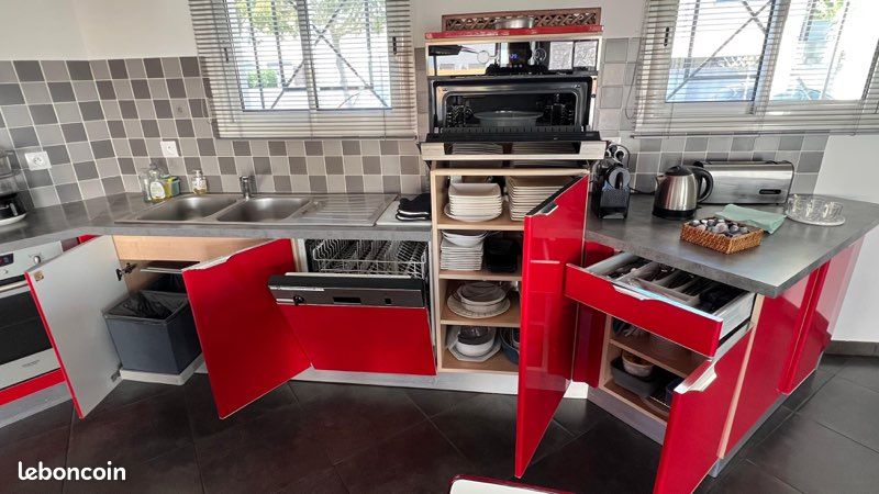 Cuisine équipée Arthur Bonnet laquée rouge brillant/plateau gris marbré (image 11)