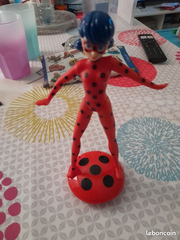 Miraculoos figurine (image 1)