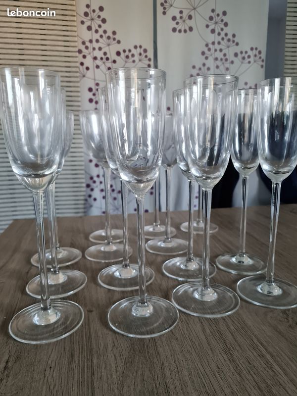 Lots de 8 flûtes et 6 verres à vin (image 1)