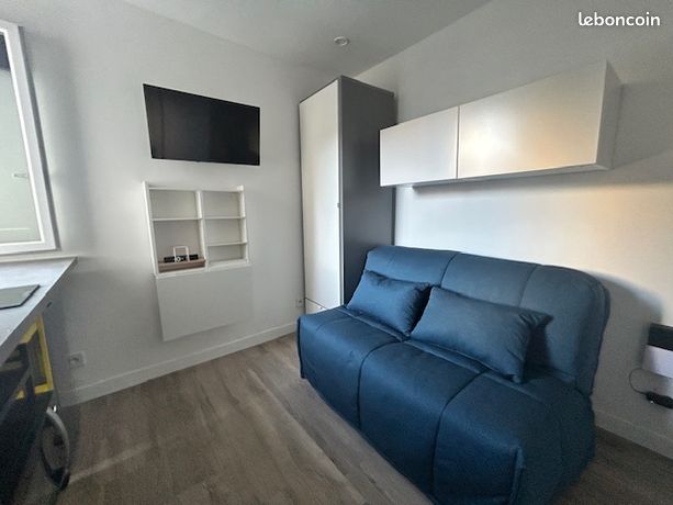 Location meublée studio 10 m² Paris 15E 850