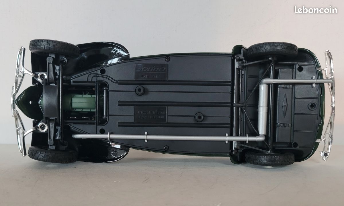 Coffret Elegance Citroën Traction 11B (1938) 1/18 Solido