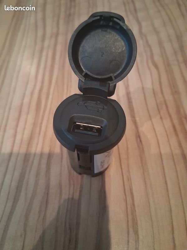 Adaptateur AUX USB Peugeot (image 1)