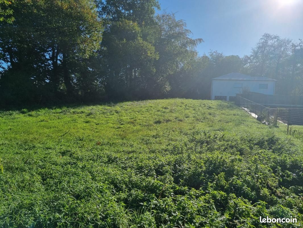 Terrain 1073 m² · à Lécousse · 101 840 €