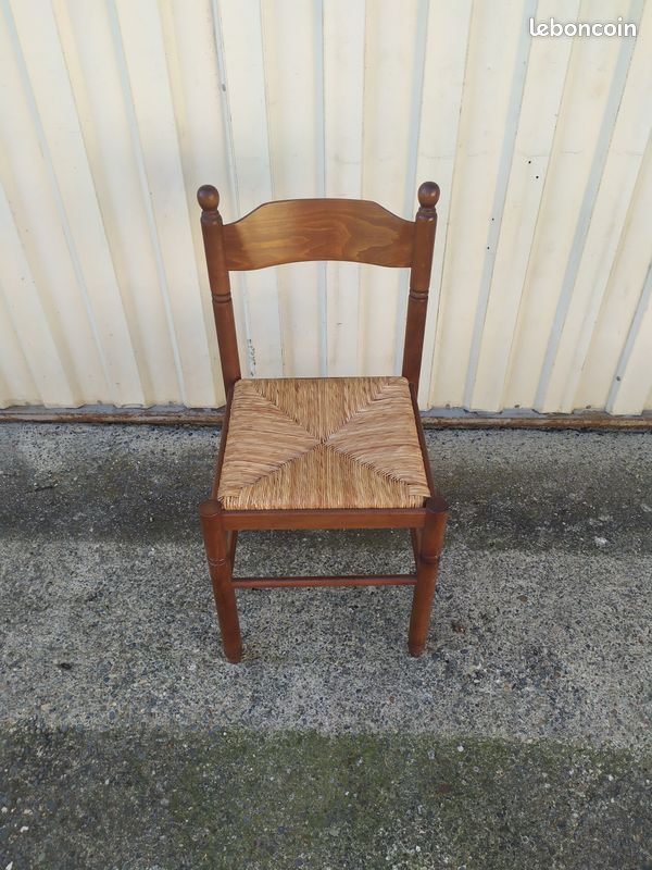Chaises en bois (image 1)