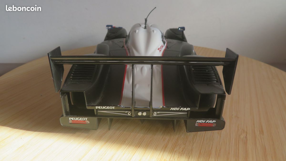 Miniature Peugeot 908 HDI FAP – Le Mans 2007 – Équipage Lamy Sarrazin Bourdais – Minichamps 1/18