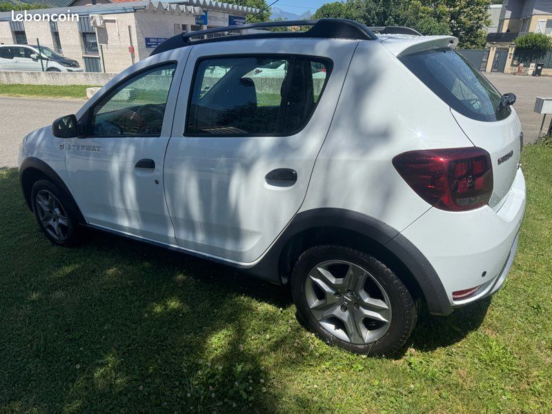 DACIA SANDERO STEPWAY 1.5 DCI 90cv 08/2017 144000 KMS 6990 EUROS (image 4)