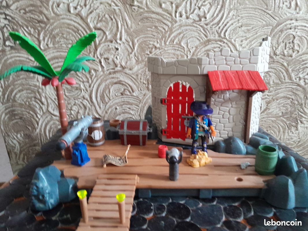 Playmobil pirate (image 1)