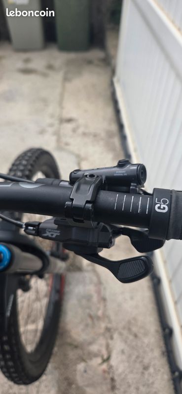 Enduro Canyon Strive Carbone 2025 upgradé état neuf (image 11)